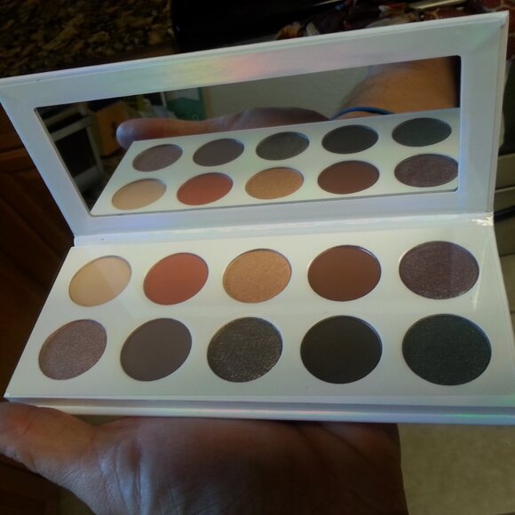 KKW Beauty Crystalized EyeShadow Palette Makeup Kit - Picture 2 of 14